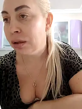 HotJanet online show from 02-03-25, 01:40