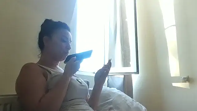 Snapshot of Linusya chatting on 09-24-25, 02:23 Linusya online show from 09-24-25, 02:23