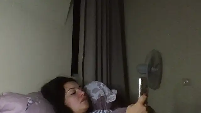 Snapshot of Linusya chatting on 10-11-25, 05:36 Linusya online show from 10-11-25, 05:36