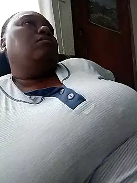 Snapshot of MATUREBUSSTY chatting on 02-15-26, 12:15 MATUREBUSSTY online show from 02-15-26, 12:15