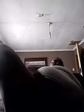 Snapshot of MATUREBUSSTY chatting on 01-18-26, 06:06 MATUREBUSSTY online show from 01-18-26, 06:06