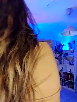 Snapshot of Luna_Kitanna chatting on 02-10-25, 09:15 Luna Kitanna online show from 02-10-25, 09:15