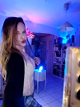 Luna Kitanna online show from 11-25-25, 09:26