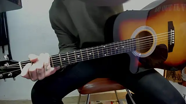 Snapshot of layneinchains chatting on 09-19-25, 05:28 layneinchains online show from 09-19-25, 05:28