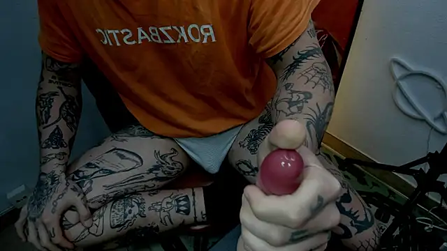 Snapshot of layneinchains chatting on 09-29-25, 08:25 layneinchains online show from 09-29-25, 08:25