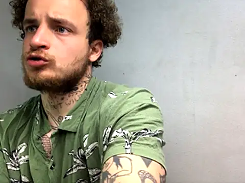 Snapshot of layneinchains chatting on 10-29-25, 07:18 layneinchains online show from 10-29-25, 07:18