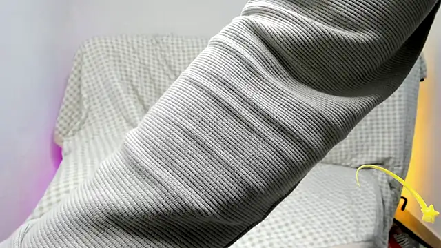 Snapshot of layneinchains chatting on 02-05-26, 03:08 layneinchains online show from 02-05-26, 03:08