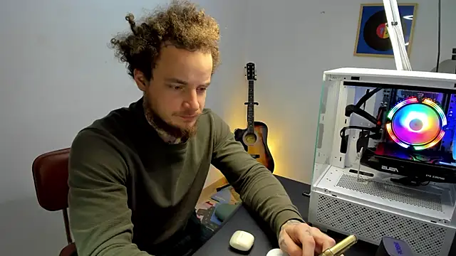 Snapshot of layneinchains chatting on 12-22-25, 09:53 layneinchains online show from 12-22-25, 09:53