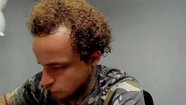 Snapshot of layneinchains chatting on 11-17-25, 07:34 layneinchains online show from 11-17-25, 07:34