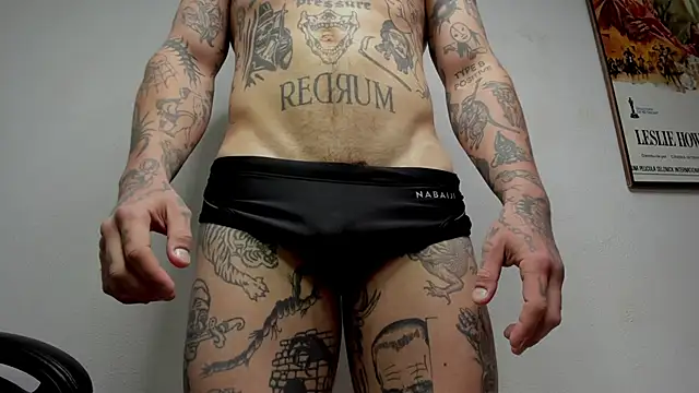 Snapshot of layneinchains chatting on 11-21-25, 12:59 layneinchains online show from 11-21-25, 12:59