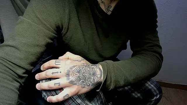 Snapshot of layneinchains chatting on 11-25-25, 07:52 layneinchains online show from 11-25-25, 07:52