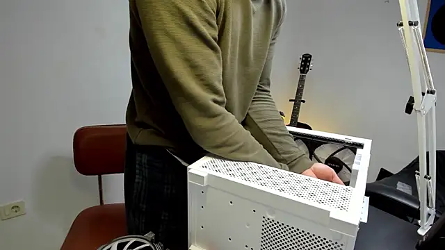 Snapshot of layneinchains chatting on 12-20-25, 10:51 layneinchains online show from 12-20-25, 10:51