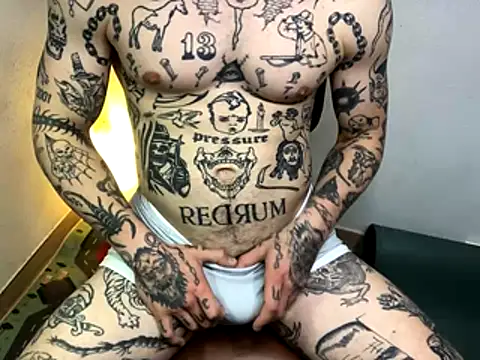 Snapshot of layneinchains chatting on 11-04-25, 08:29 layneinchains online show from 11-04-25, 08:29