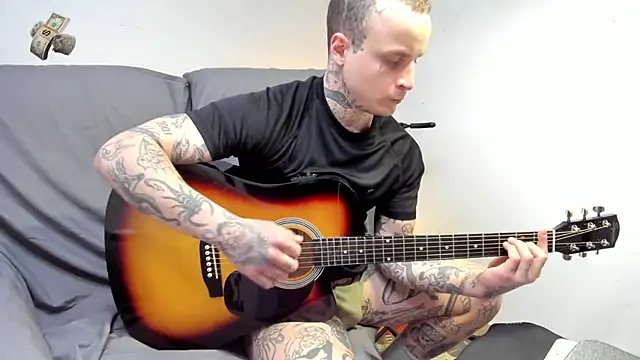 Snapshot of layneinchains chatting on 02-06-26, 06:37 layneinchains online show from 02-06-26, 06:37