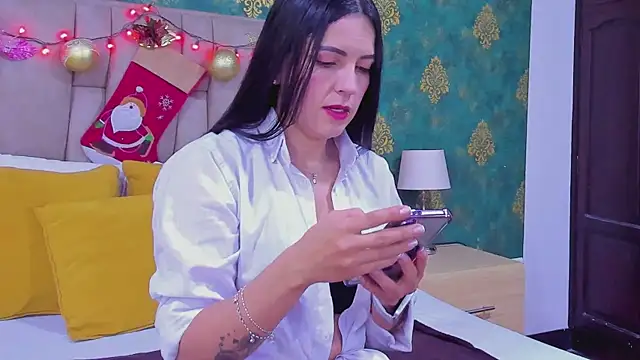 SuzanSmithh online show from 12-15-25, 11:05