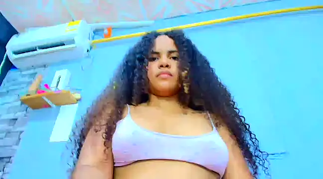 Snapshot of makena18 chatting on 02-21-25, 01:44 makena18 online show from 02-21-25, 01:44