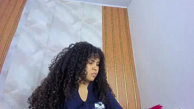 Snapshot of makena18 chatting on 09-25-25, 02:01 makena18 online show from 09-25-25, 02:01