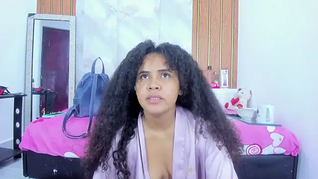 Snapshot of makena18 chatting on 10-04-25, 01:45 makena18 online show from 10-04-25, 01:45