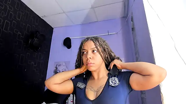 Snapshot of Alika01 chatting on 03-16-25, 01:27 Alika01 online show from 03-16-25, 01:27