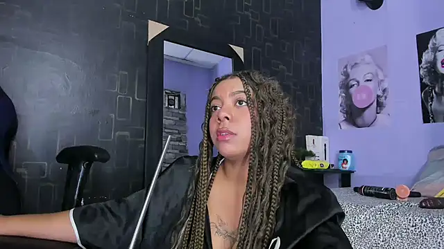 Snapshot of Alika01 chatting on 03-22-25, 04:04 Alika01 online show from 03-22-25, 04:04
