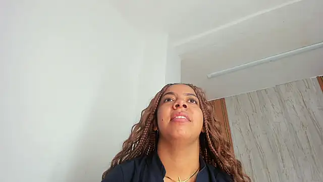 Snapshot of Alika01 chatting on 10-19-25, 01:47 Alika01 online show from 10-19-25, 01:47