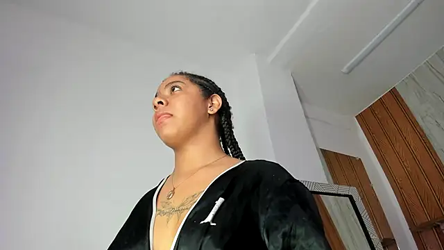 Snapshot of Alika01 chatting on 10-13-25, 01:34 Alika01 online show from 10-13-25, 01:34
