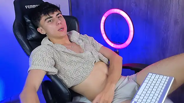 Demian cute18 online show from 02-25-26, 08:14