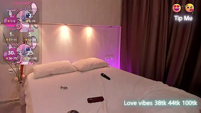 Snapshot of Tracy-Taylor chatting on 03-10-25, 01:00 Tracy-Taylor online show from 03-10-25, 01:00