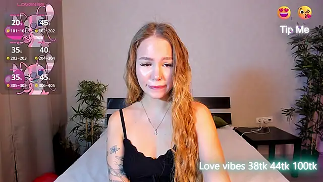 Snapshot of Tracy-Taylor chatting on 02-28-25, 12:43 Tracy-Taylor online show from 02-28-25, 12:43