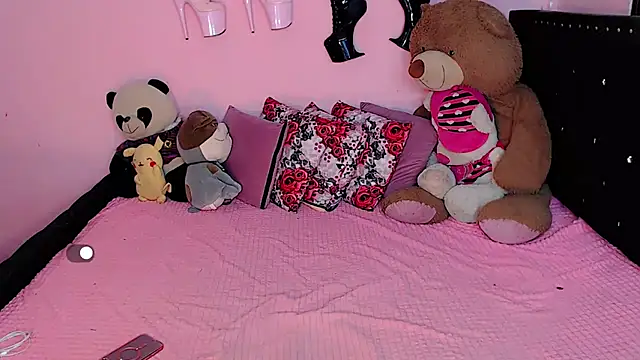 Ciinamonloren online show from 04-15-26, 01:00