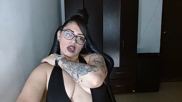 Snapshot of natashasmithe chatting on 05-18-26, 12:22 natashasmithe online show from 05-18-26, 12:22