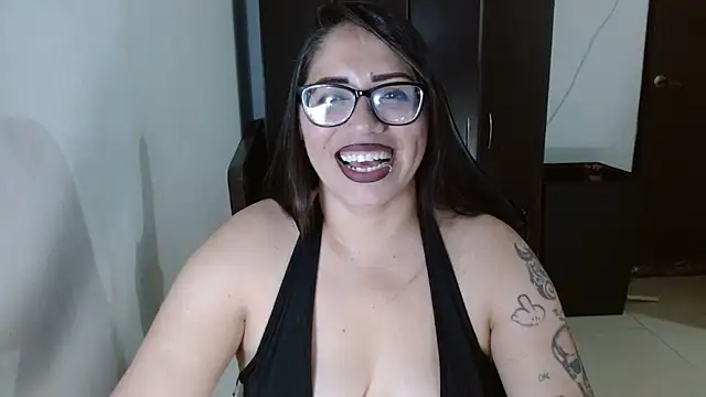 Snapshot of natashasmithe chatting on 06-12-26, 01:25 natashasmithe online show from 06-12-26, 01:25