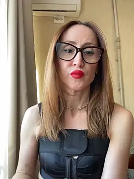 LauraDavis online show from 04-10-26, 02:02