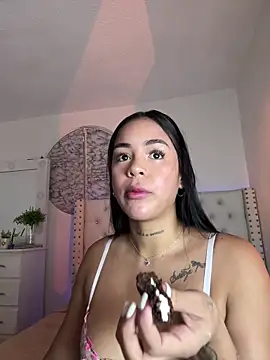 Snapshot of IsabelaVanegas_ chatting on 09-25-25, 03:29 IsabelaVanegas  online show from 09-25-25, 03:29