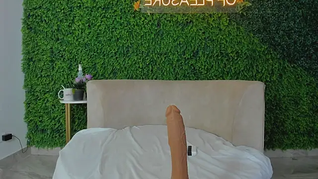 Abby-me online show from 12-14-25, 08:14