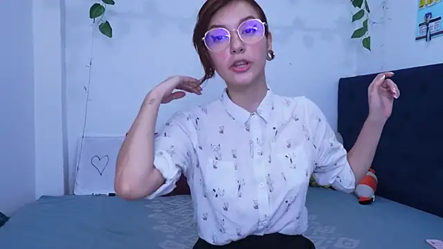 Snapshot of AliciaBasch chatting on 02-08-26, 01:03 AliciaBasch online show from 02-08-26, 01:03