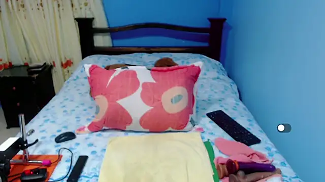 Lily Benet1 online show from 11-21-25, 05:12