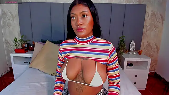 Snapshot of JulianaMiller chatting on 11-06-25, 02:04 JulianaMiller online show from 11-06-25, 02:04