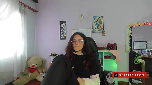 Snapshot of Scarletleon77 chatting on 03-11-25, 06:41 Scarletleon77 online show from 03-11-25, 06:41