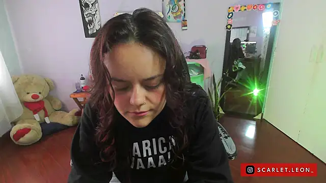 Snapshot of Scarletleon77 chatting on 03-21-25, 03:35 Scarletleon77 online show from 03-21-25, 03:35