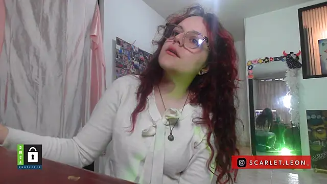Snapshot of Scarletleon77 chatting on 10-13-25, 09:59 Scarletleon77 online show from 10-13-25, 09:59