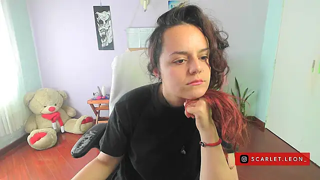 Snapshot of Scarletleon77 chatting on 01-17-25, 04:04 Scarletleon77 online show from 01-17-25, 04:04