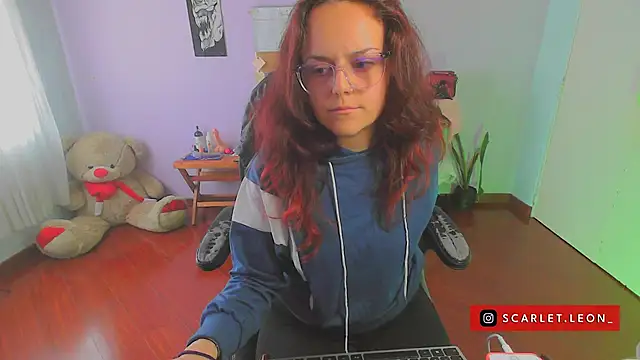 Snapshot of Scarletleon77 chatting on 02-07-25, 06:45 Scarletleon77 online show from 02-07-25, 06:45