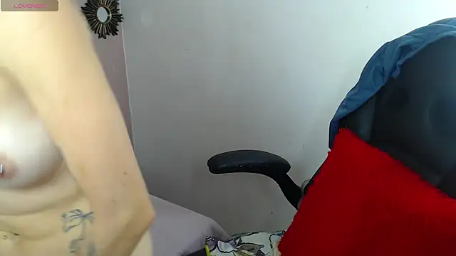 Erika Stevens online show from 11-21-25, 01:04