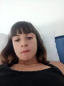 Snapshot of Cristina02 chatting on 05-08-26, 04:00 Cristina02 online show from 05-08-26, 04:00