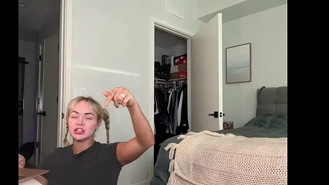 ElenaErickson online show from 07-19-26, 01:03