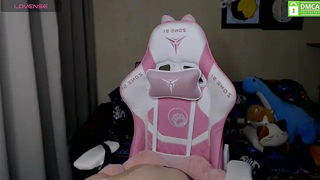 Snapshot of LeahGottty chatting on 12-10-24, 03:01 LeahGottty online show from 12-10-24, 03:01