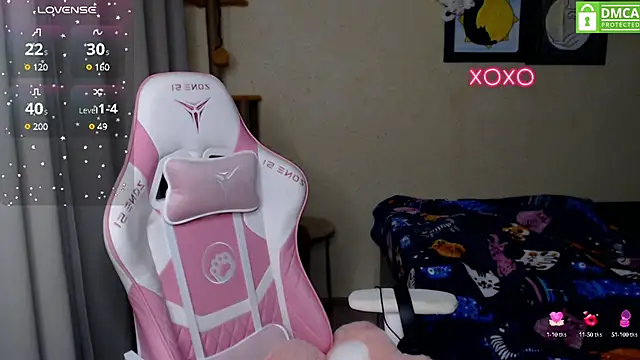 Snapshot of LeahGottty chatting on 12-03-24, 02:22 LeahGottty online show from 12-03-24, 02:22