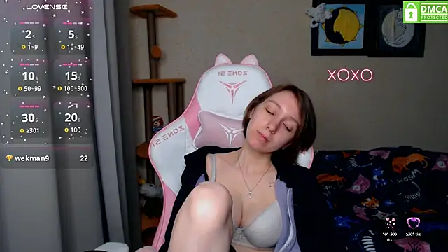 Snapshot of LeahGottty chatting on 12-06-24, 05:28 LeahGottty online show from 12-06-24, 05:28