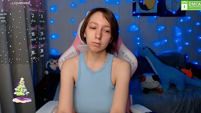 Snapshot of LeahGottty chatting on 12-17-24, 02:44 LeahGottty online show from 12-17-24, 02:44